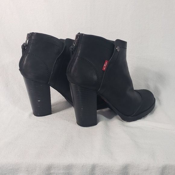 LEVI'S Womens Amy Black Faux Leather Heel Ankle Boots Size 7 Back Zip 4"… - Picture 2 of 13